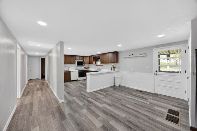 1018 New Hope Rd, Hilham, TN 38568
