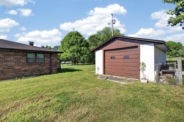 1018 New Hope Rd, Hilham, TN 38568
