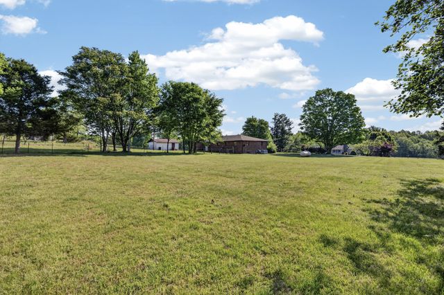1018 New Hope Rd, Hilham, TN 38568
