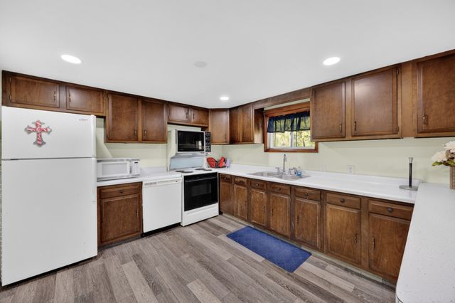 1018 New Hope Rd, Hilham, TN 38568