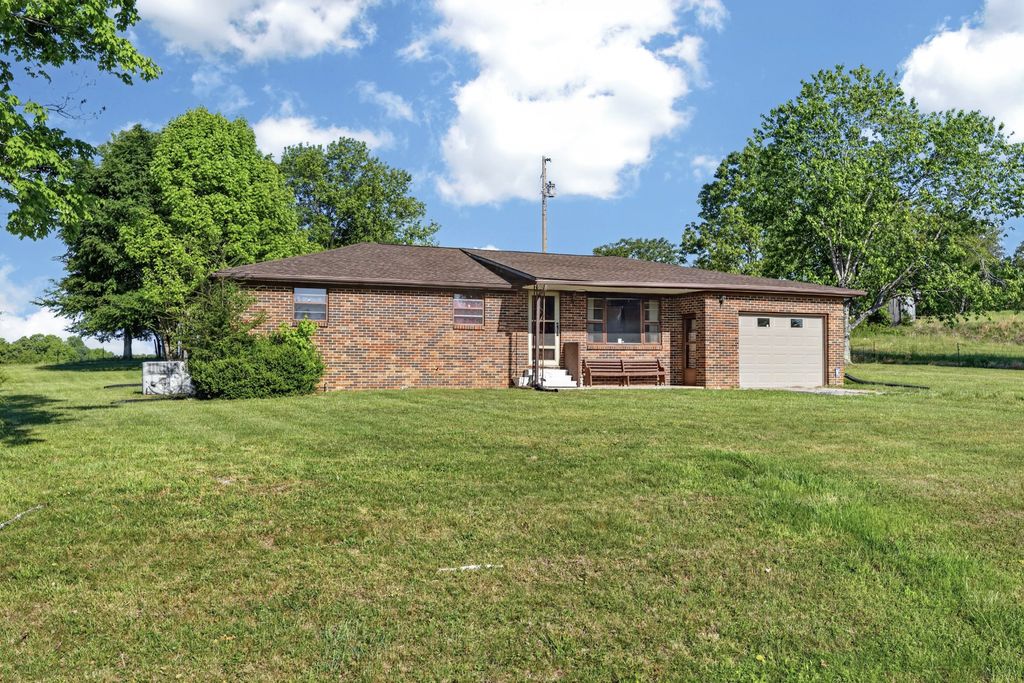 1018 New Hope Rd, Hilham, TN 38568