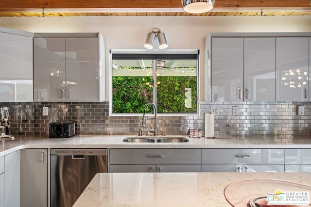 1327 E San Lucas Road, Palm Springs, CA 92264