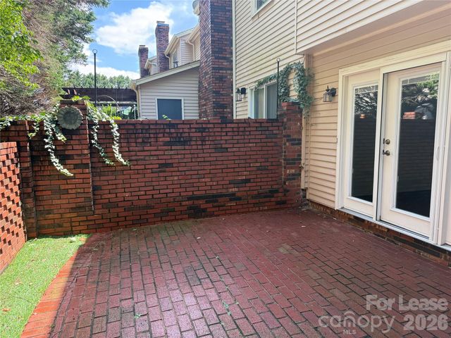 2705 N Center Street 26, Hickory, NC 28601