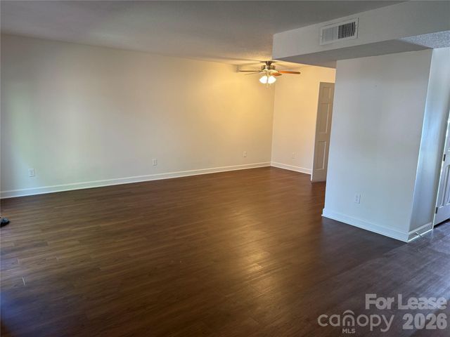 2705 N Center Street 26, Hickory, NC 28601