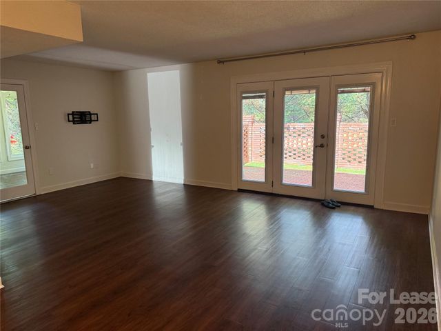 2705 N Center Street 26, Hickory, NC 28601