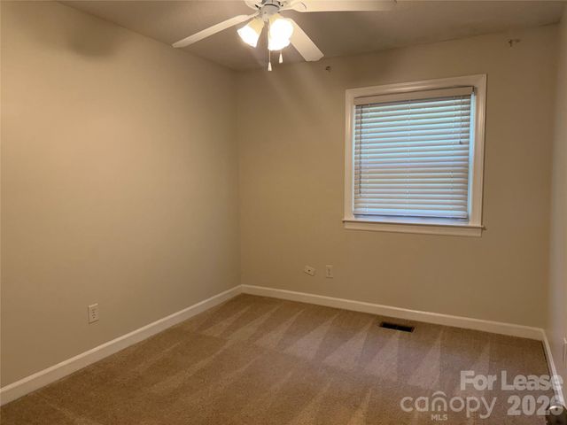 2705 N Center Street 26, Hickory, NC 28601