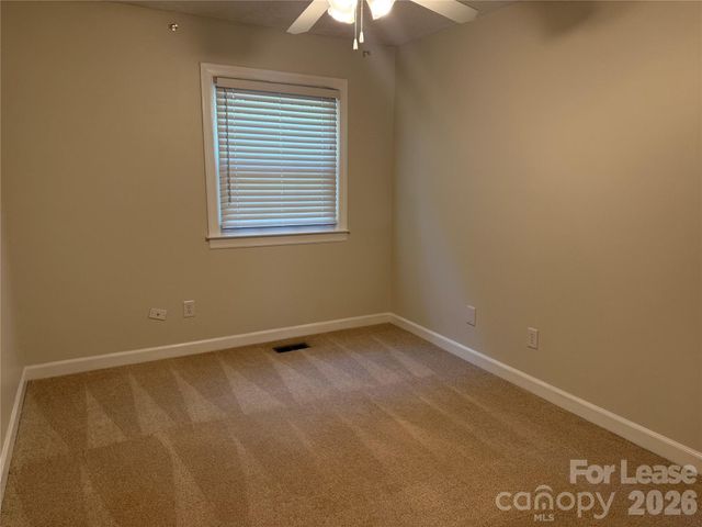 2705 N Center Street 26, Hickory, NC 28601