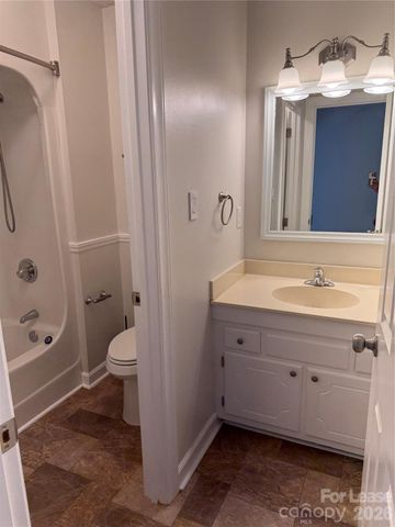 2705 N Center Street 26, Hickory, NC 28601