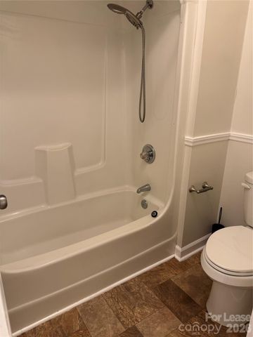 2705 N Center Street 26, Hickory, NC 28601
