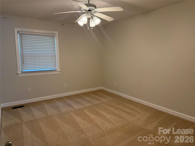 2705 N Center Street 26, Hickory, NC 28601