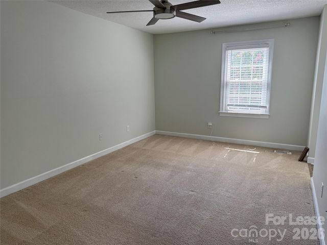 2705 N Center Street 26, Hickory, NC 28601