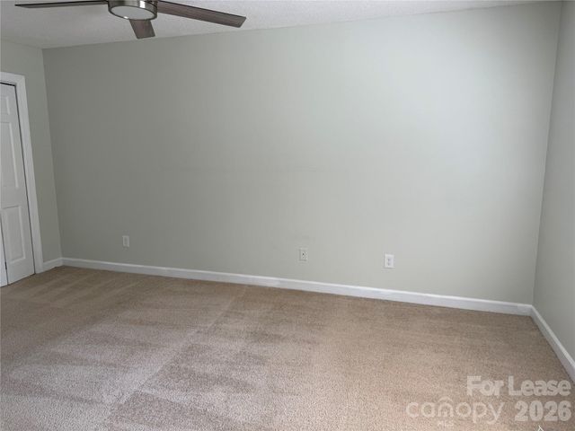 2705 N Center Street 26, Hickory, NC 28601