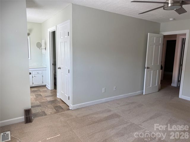 2705 N Center Street 26, Hickory, NC 28601