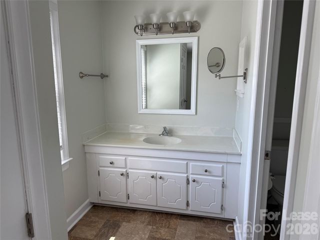 2705 N Center Street 26, Hickory, NC 28601