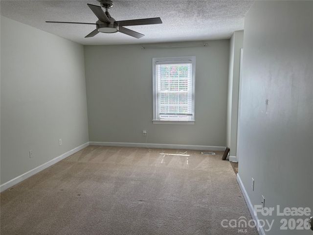 2705 N Center Street 26, Hickory, NC 28601