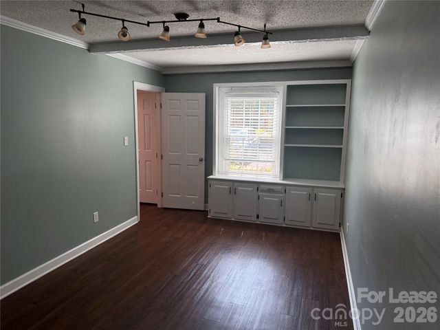 2705 N Center Street 26, Hickory, NC 28601