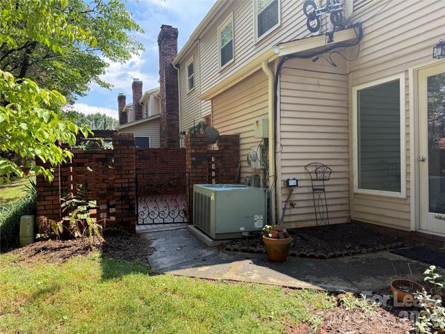 2705 N Center Street 26, Hickory, NC 28601