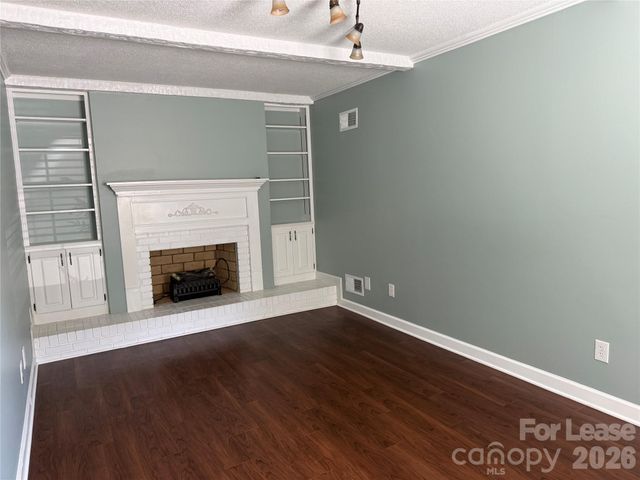 2705 N Center Street 26, Hickory, NC 28601
