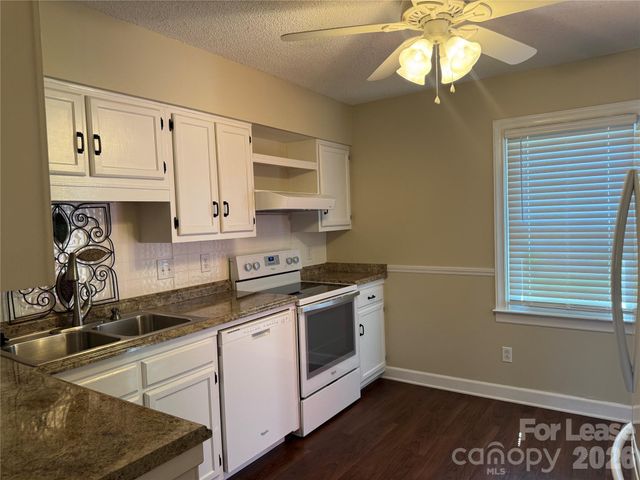 2705 N Center Street 26, Hickory, NC 28601