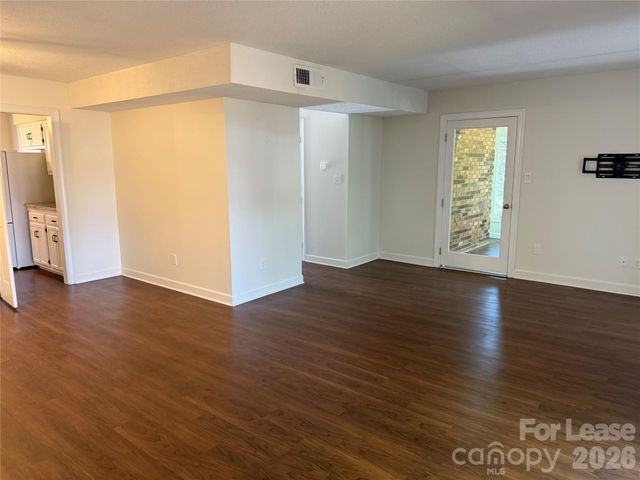 2705 N Center Street 26, Hickory, NC 28601