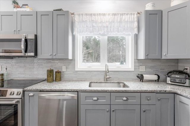 18 Memory Lane, Loudon, NH 03307