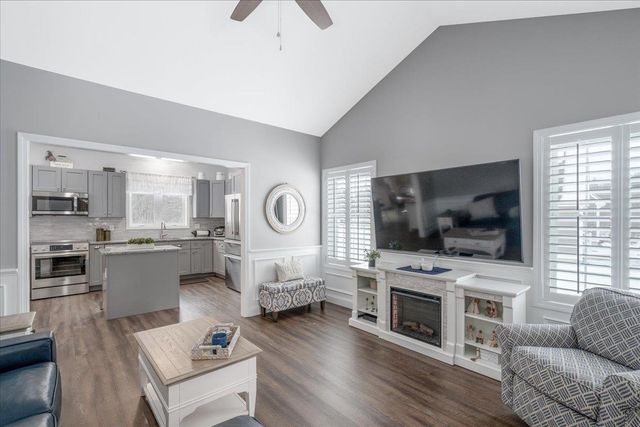 18 Memory Lane, Loudon, NH 03307