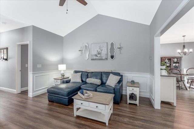 18 Memory Lane, Loudon, NH 03307