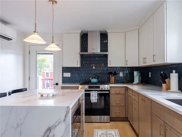 7 Dearborn Street 1, Newport, RI 02840