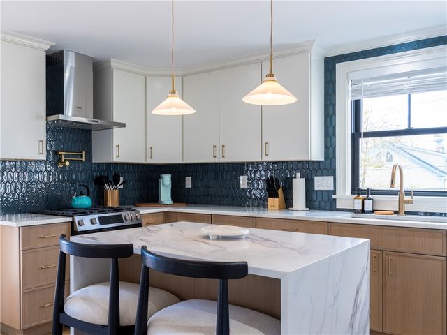 7 Dearborn Street 1, Newport, RI 02840