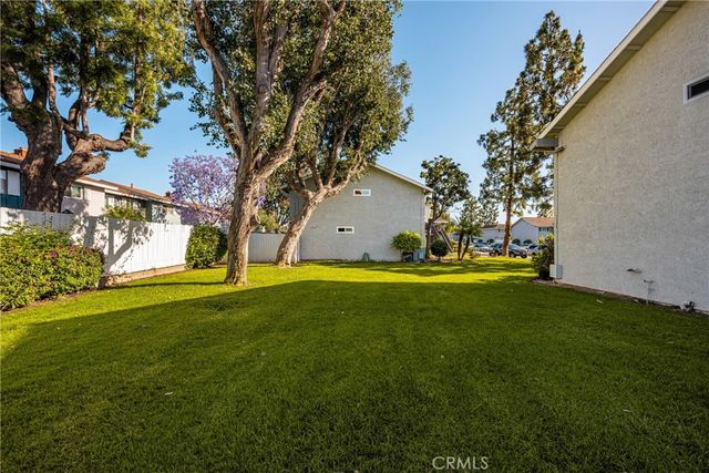 19752 Bromley Lane 9, Huntington Beach, CA 92646