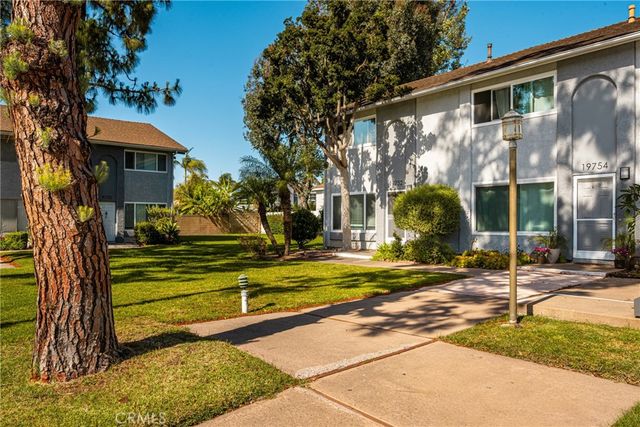 19752 Bromley Lane 9, Huntington Beach, CA 92646