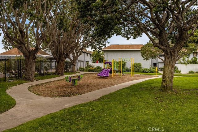 19752 Bromley Lane 9, Huntington Beach, CA 92646