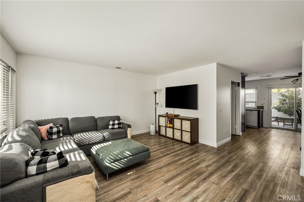 19752 Bromley Lane 9, Huntington Beach, CA 92646
