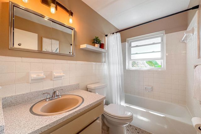 20 Lake Shore Dr, St Augustine, FL 32080