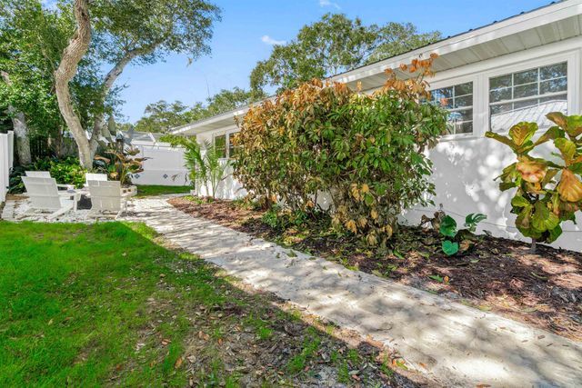 20 Lake Shore Dr, St Augustine, FL 32080