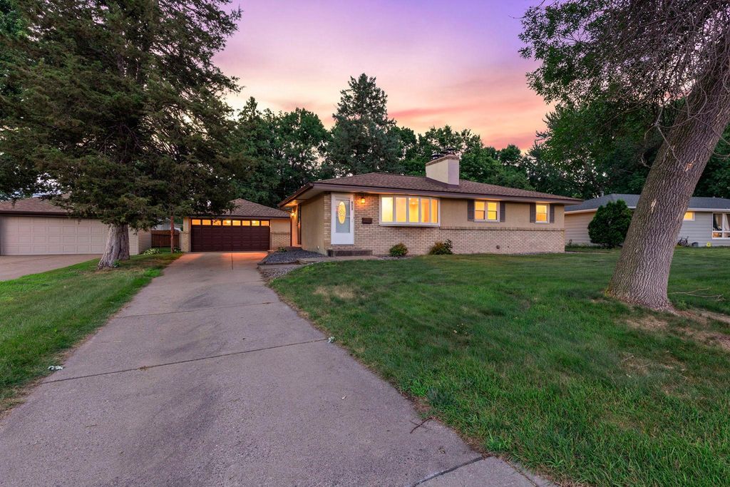 831 Overton Drive NE, Fridley, MN 55432