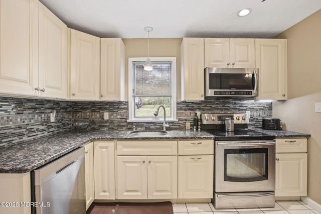 21 Fairway Drive, Toms River, NJ 08753