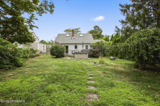 21 Fairway Drive, Toms River, NJ 08753