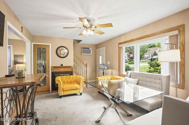 21 Fairway Drive, Toms River, NJ 08753
