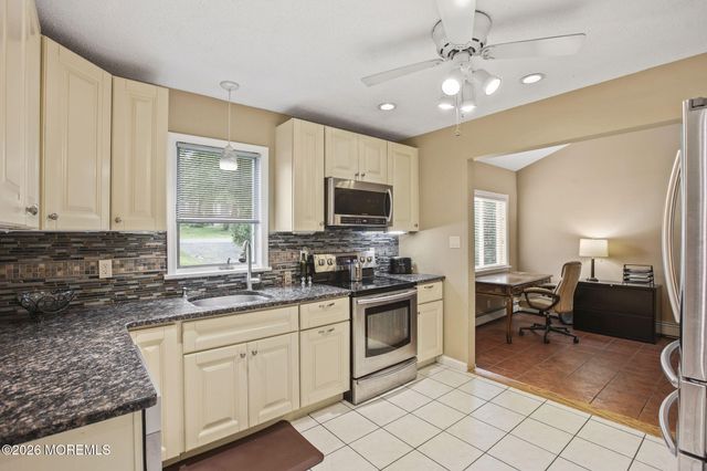 21 Fairway Drive, Toms River, NJ 08753