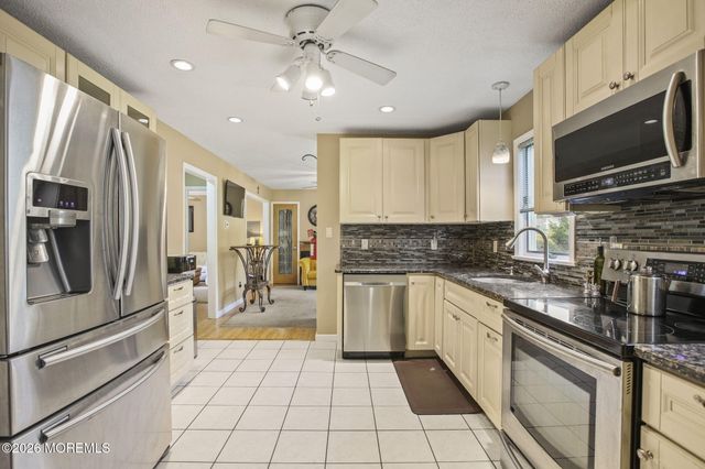 21 Fairway Drive, Toms River, NJ 08753