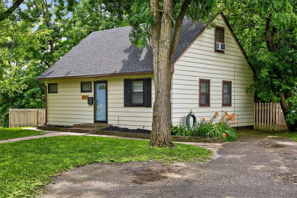 6701 34th Avenue N, Crystal, MN 55427