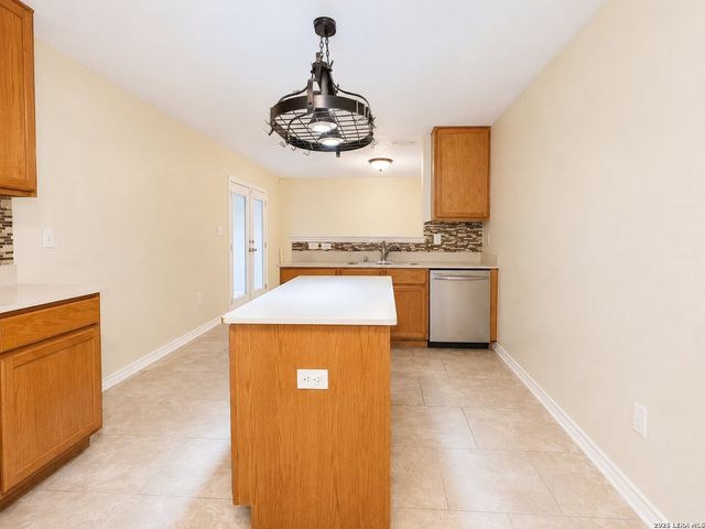 9656 SHOREBIRD LN, San Antonio, TX 78245