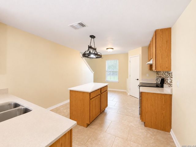 9656 SHOREBIRD LN, San Antonio, TX 78245