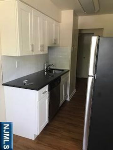 360 Knickerbocker Road 36, Dumont, NJ 07628