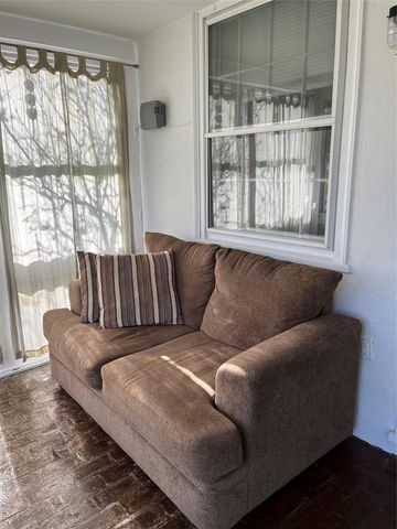 7 Floyd Place, East Norwich, NY 11732