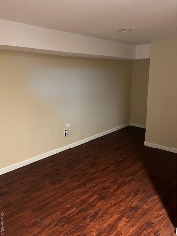 7 Floyd Place, East Norwich, NY 11732