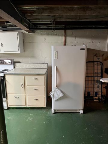 7 Floyd Place, East Norwich, NY 11732