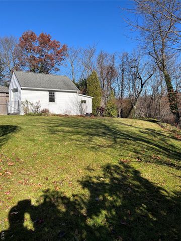 7 Floyd Place, East Norwich, NY 11732