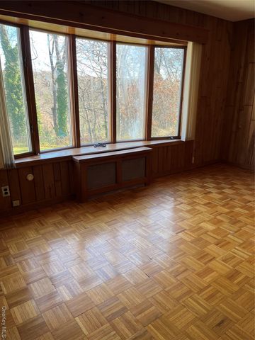 7 Floyd Place, East Norwich, NY 11732